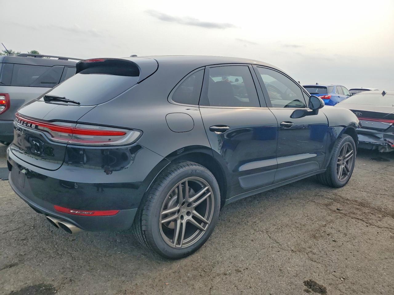 WP1AB2A59MLB36330 · 2021 PORSCHE MACAN · 3/14