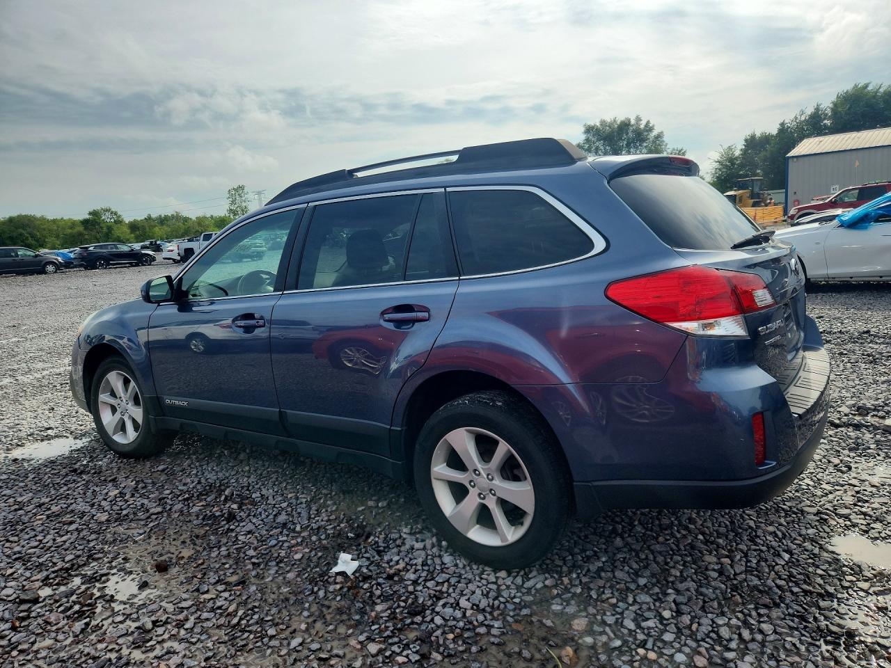 4S4BRBCC0D3249933 · 2013 SUBARU OUTBACK · 2/12