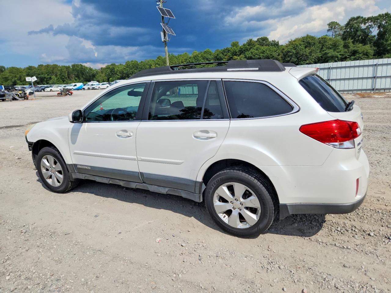 4S4BRBBC3B3446903 · 2011 SUBARU OUTBACK · 2/13