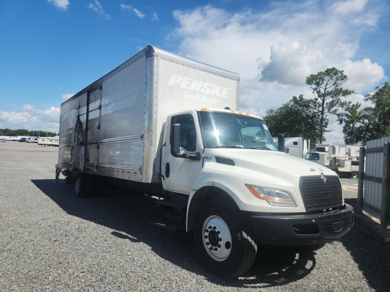 3HAEUMML4SL407276 · 2025 INTERNATIONAL MV607