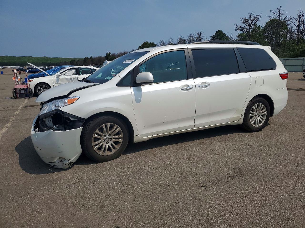 5TDYK3DC2FS546744 · 2015 TOYOTA SIENNA
