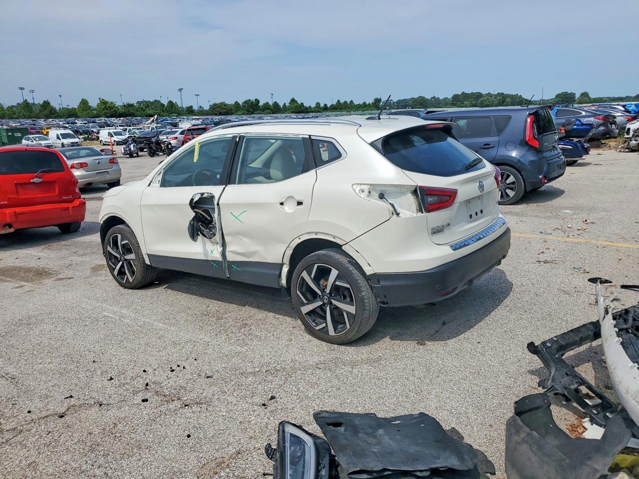 JN1BJ1CW1NW481864 · 2022 NISSAN ROGUE SPORT · 2/12