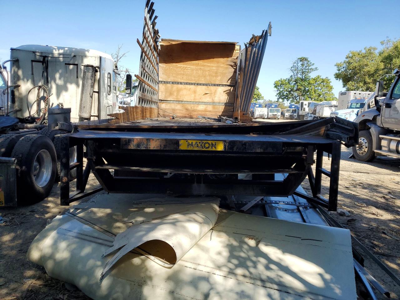 1FVACWCSX6HW41697 · 2006 FRHT - FREIGHTLINER M2 · 6/13