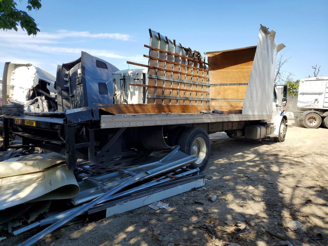 1FVACWCSX6HW41697 · 2006 FRHT - FREIGHTLINER M2 · 3/13