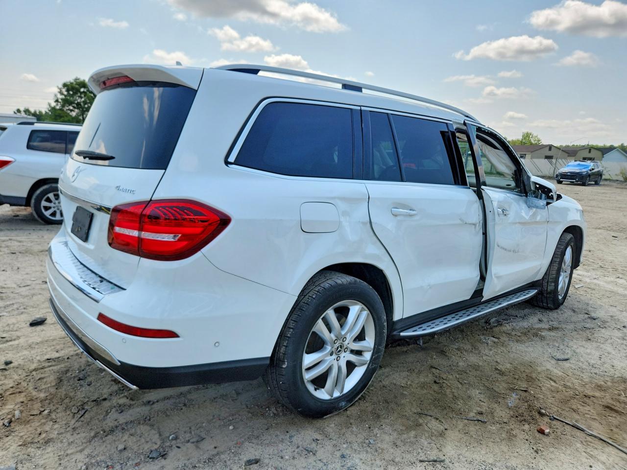 4JGDF6EE2HA918213 · 2017 MERCEDES-BENZ GLS · 3/14