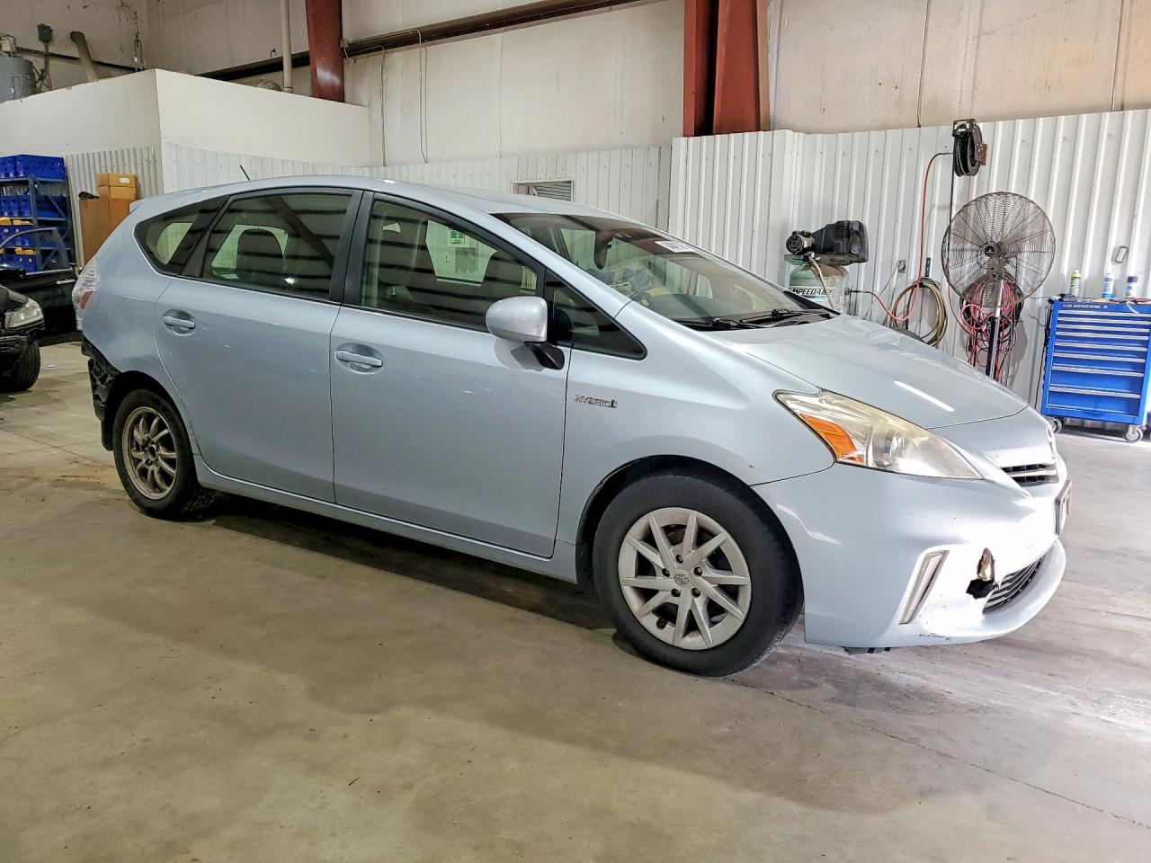 JTDZN3EUXE3357018 · 2014 TOYOTA PRIUS V · 4/14