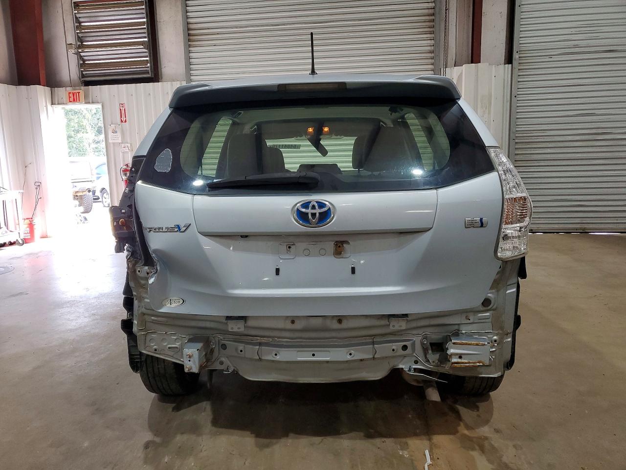 JTDZN3EUXE3357018 · 2014 TOYOTA PRIUS V · 6/14