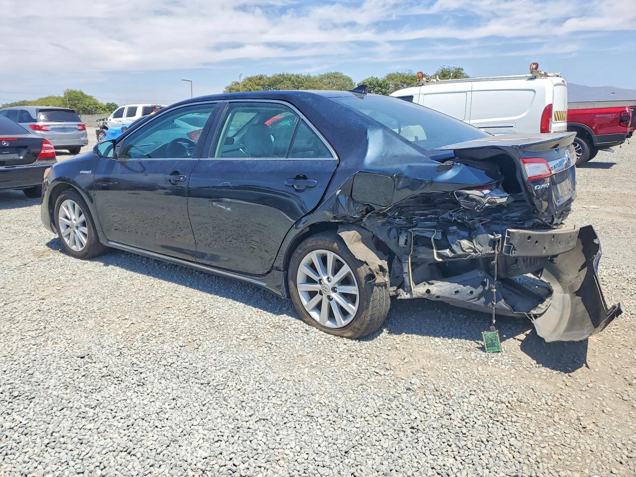 4T1BD1FK7DU076143 · 2013 TOYOTA CAMRY HYBRID · 2/12