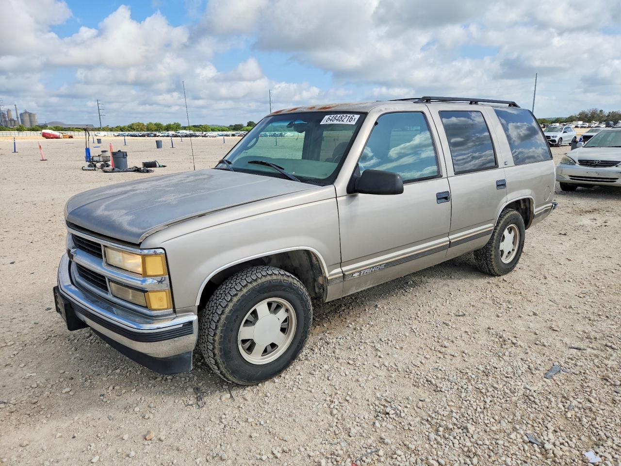 1GNEC13R4XJ435872 · 1999 CHEVROLET TAHOE