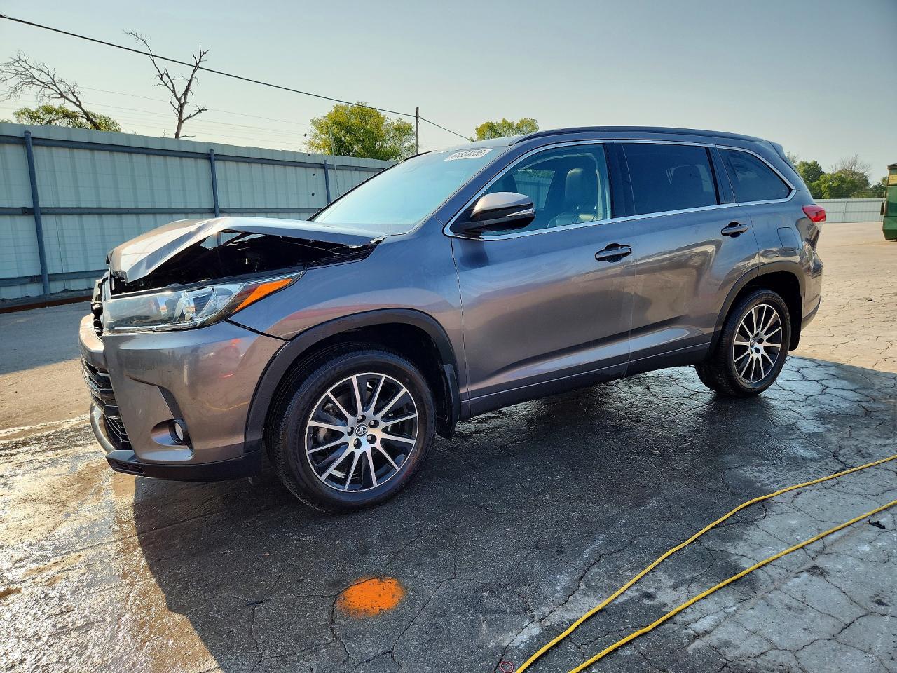 5TDKZRFH0JS285541 · 2018 TOYOTA HIGHLANDER