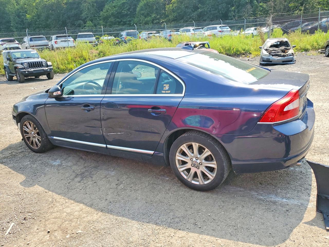 YV1982AS3A1117993 · 2010 VOLVO S80 · 2/12