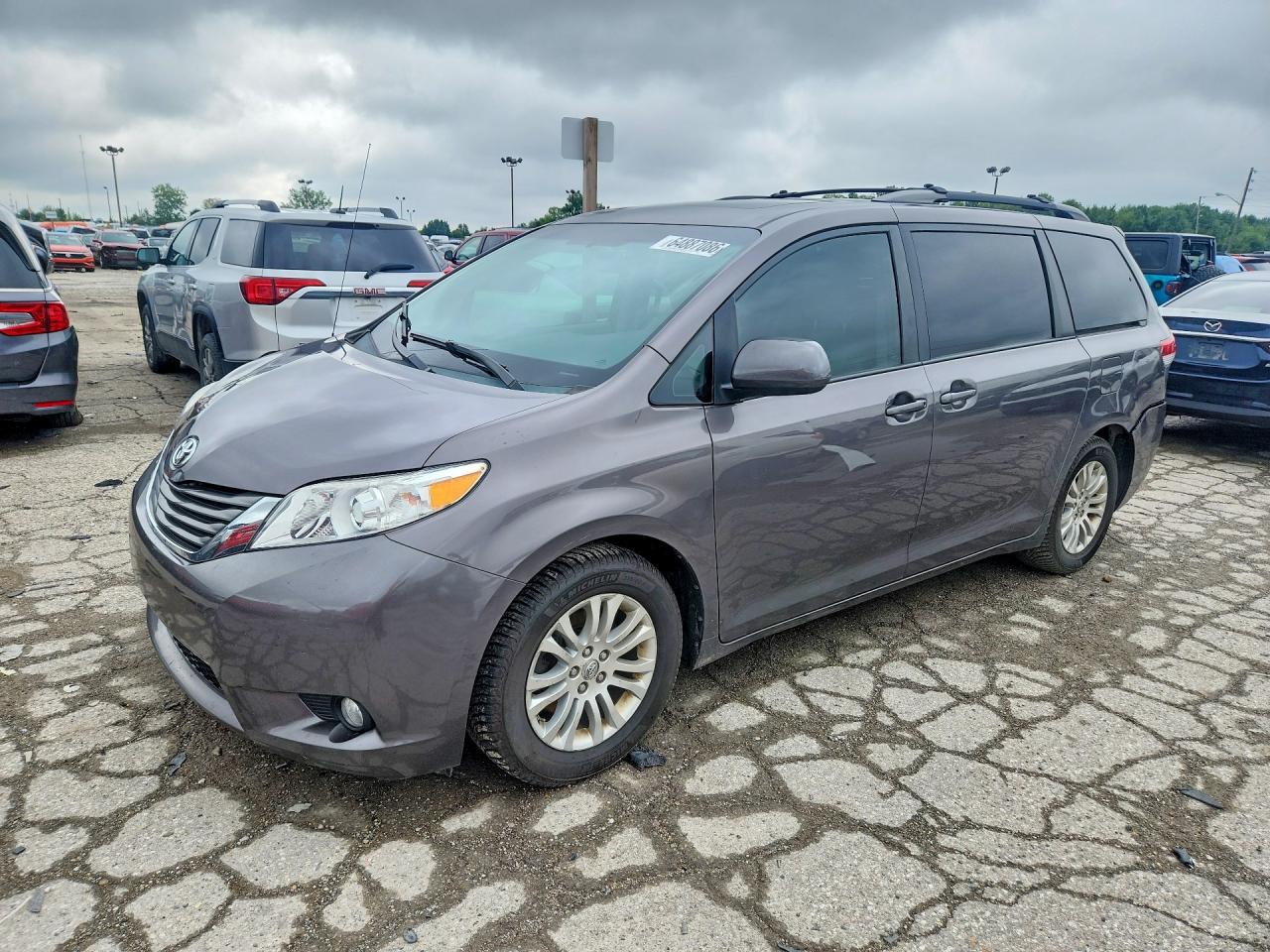2013 TOYOTA SIENNA