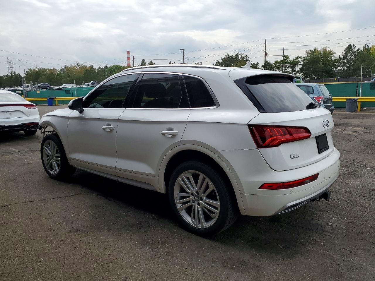 WA1BNAFY8J2216370 · 2018 AUDI Q5 · 2/13