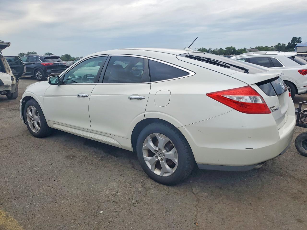 5J6TF2H52AL011423 · 2010 HONDA ACCORD CROSSTOUR · 2/13