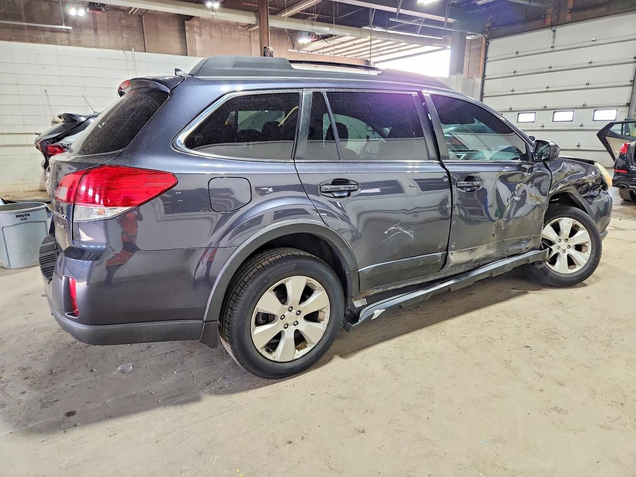 4S4BREKC3B2391070 · 2011 SUBARU OUTBACK · 3/13