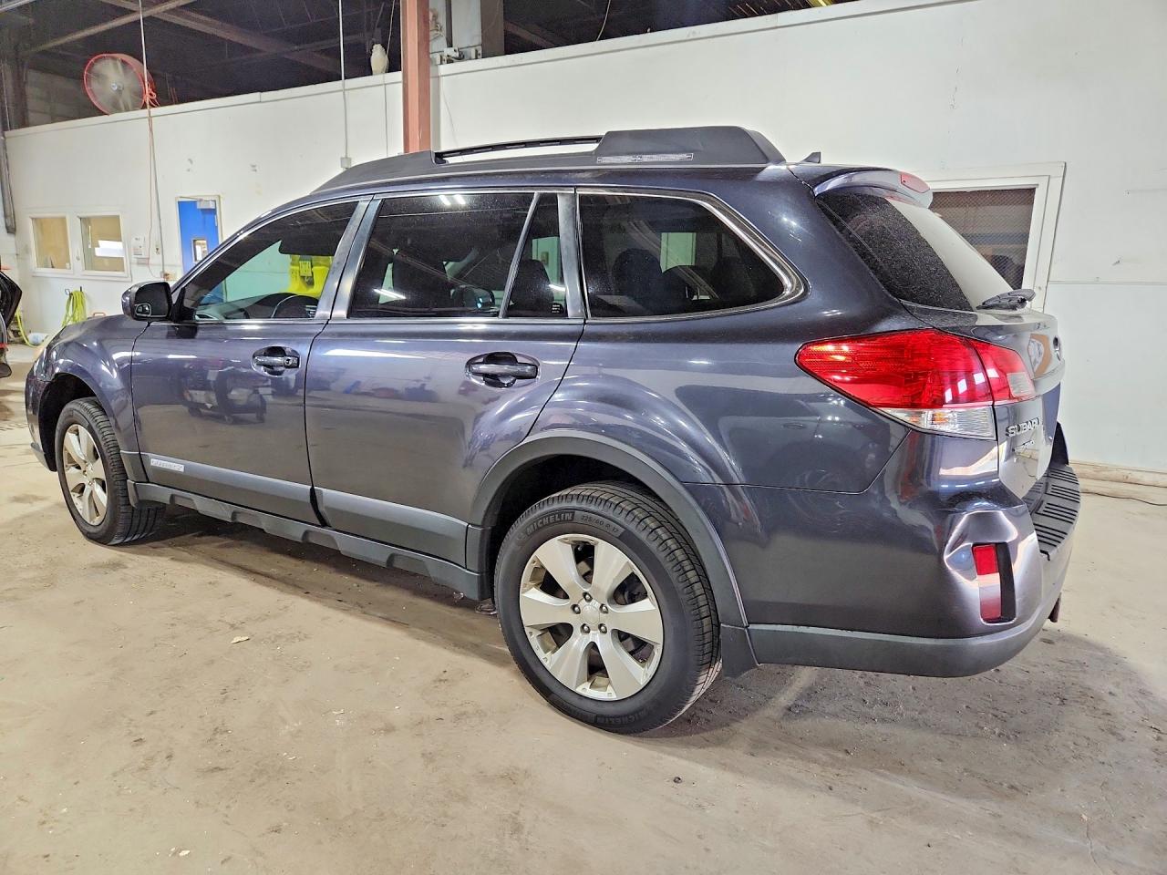 4S4BREKC3B2391070 · 2011 SUBARU OUTBACK · 2/13