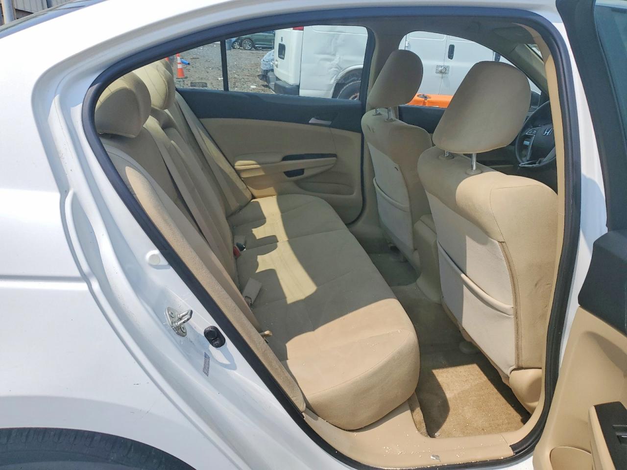1HGCP2F41BA039970 · 2011 HONDA ACCORD · 10/12