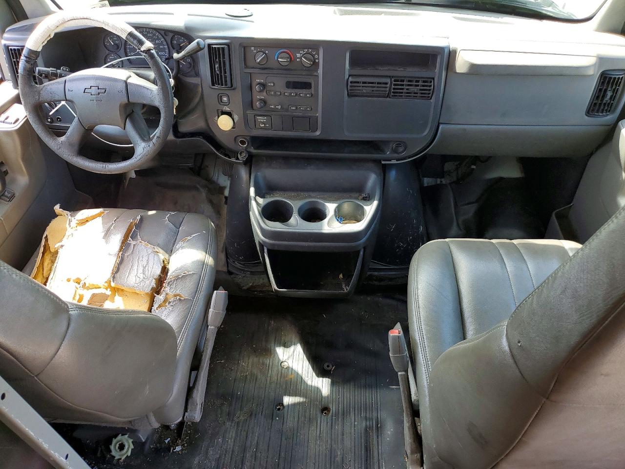 1GCHG35UX41131299 · 2004 CHEVROLET EXPRESS G3500 · 8/13