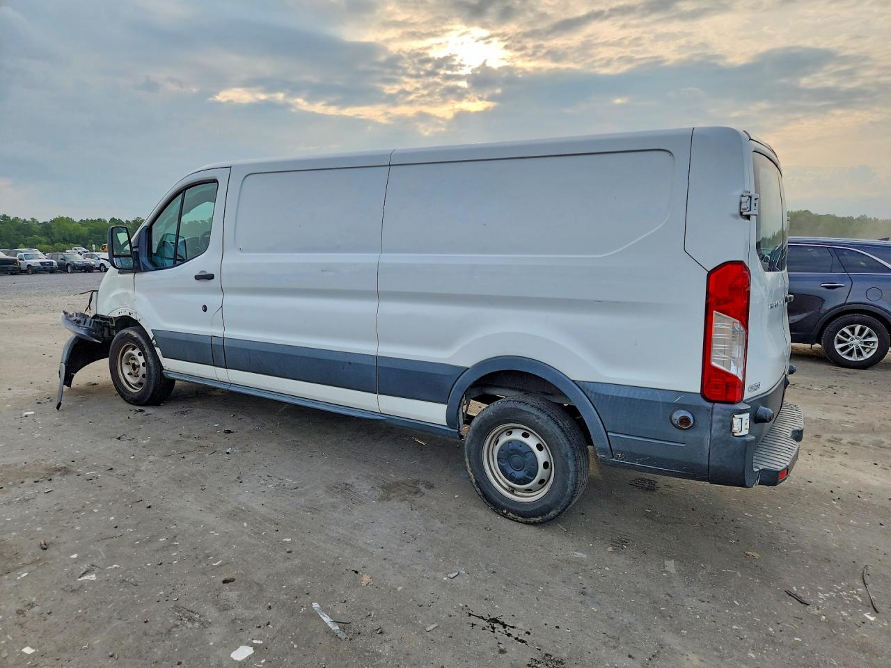 1FTYR2ZM3JKB02425 · 2018 FORD TRANSIT · 2/13