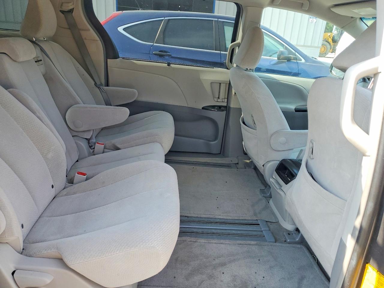 5TDKK3DC8DS341805 · 2013 TOYOTA SIENNA · 11/13