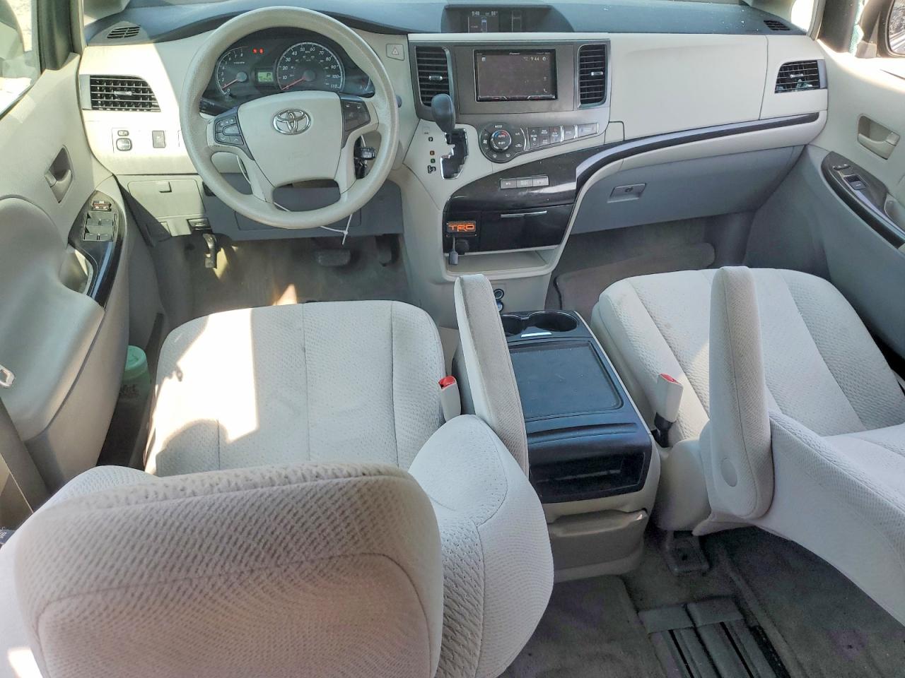 5TDKK3DC8DS341805 · 2013 TOYOTA SIENNA · 8/13