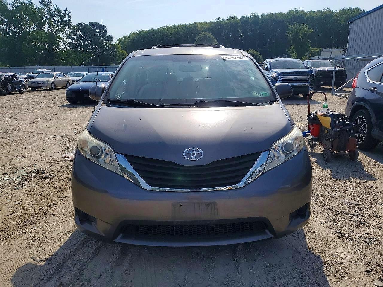 5TDKK3DC8DS341805 · 2013 TOYOTA SIENNA · 5/13