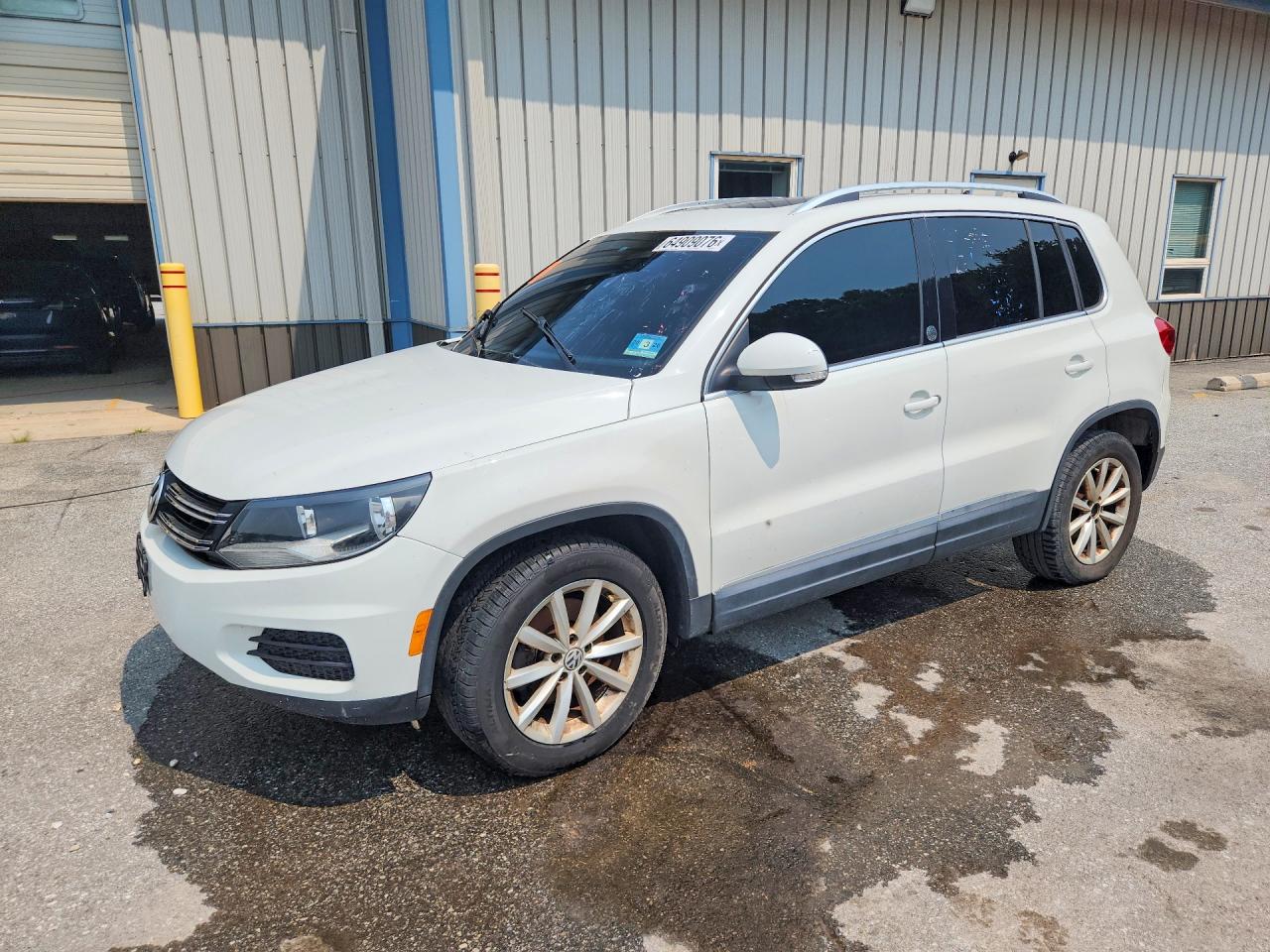 WVGSV7AX4HW503131 · 2017 VOLKSWAGEN TIGUAN