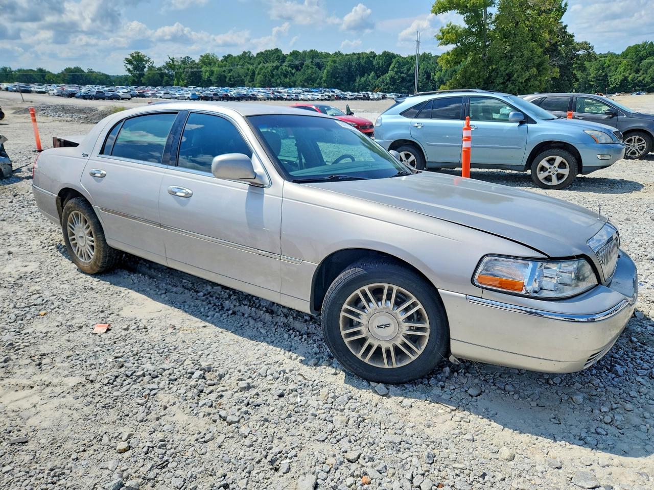 2LNBL8CV3BX761210 · 2011 LINCOLN TOWN CAR · 4/12