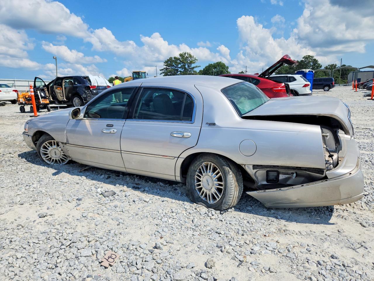 2LNBL8CV3BX761210 · 2011 LINCOLN TOWN CAR · 2/12