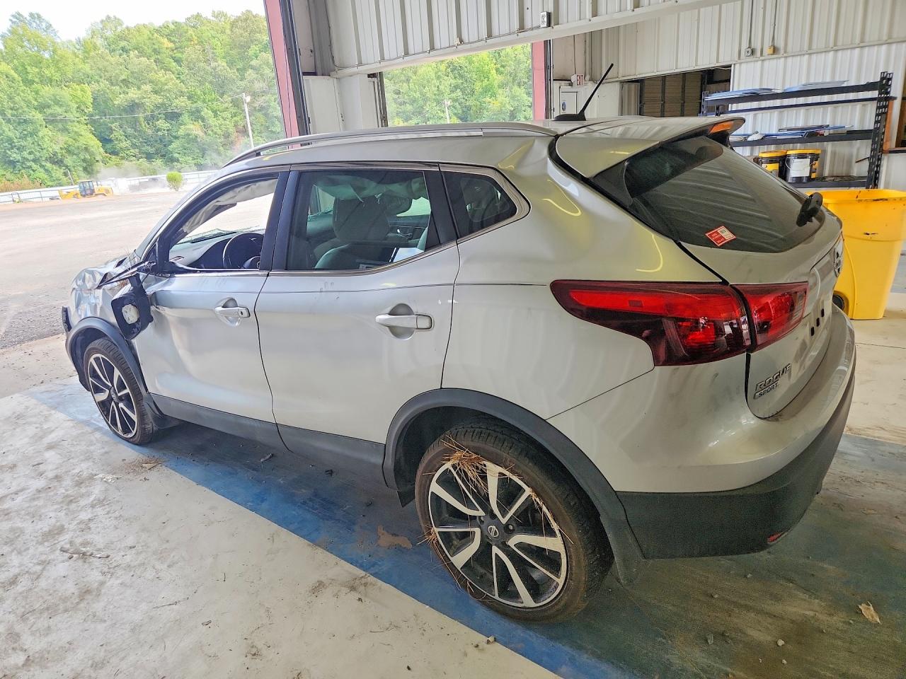 JN1BJ1CP3JW183660 · 2018 NISSAN ROGUE SPORT · 2/12
