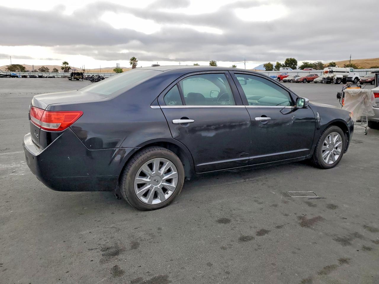 3LNHL2GC7CR827385 · 2012 LINCOLN MKZ · 3/12