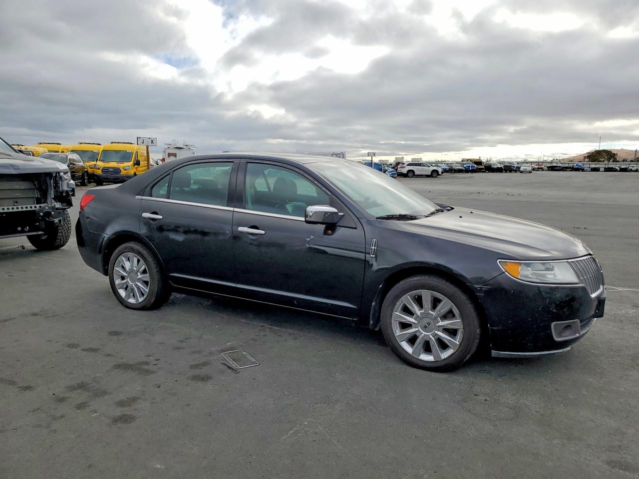 3LNHL2GC7CR827385 · 2012 LINCOLN MKZ · 4/12