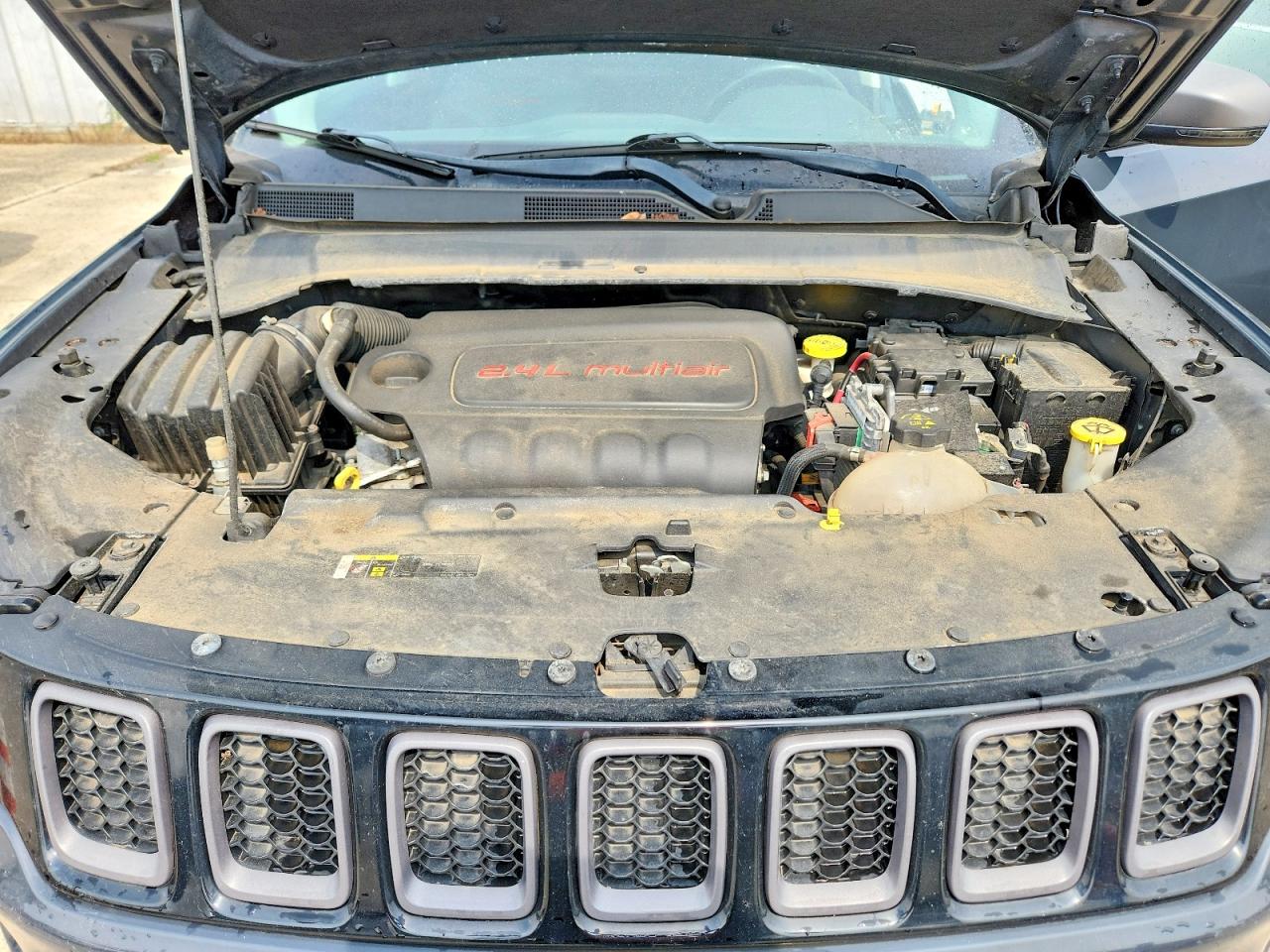 3C4NJDDB5JT174706 · 2018 JEEP COMPASS · 11/13