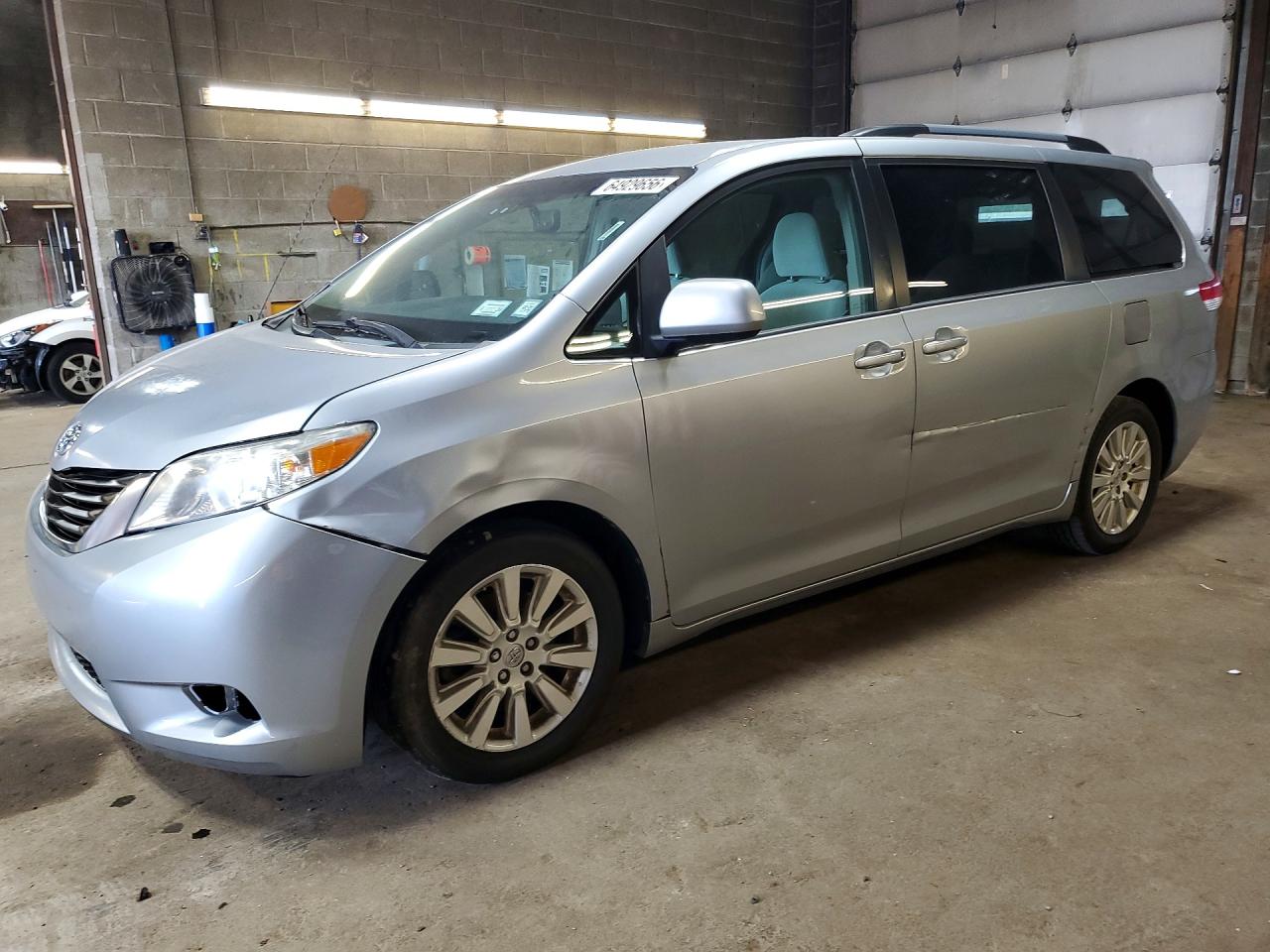 5TDJK3DC1ES090560 · 2014 TOYOTA SIENNA