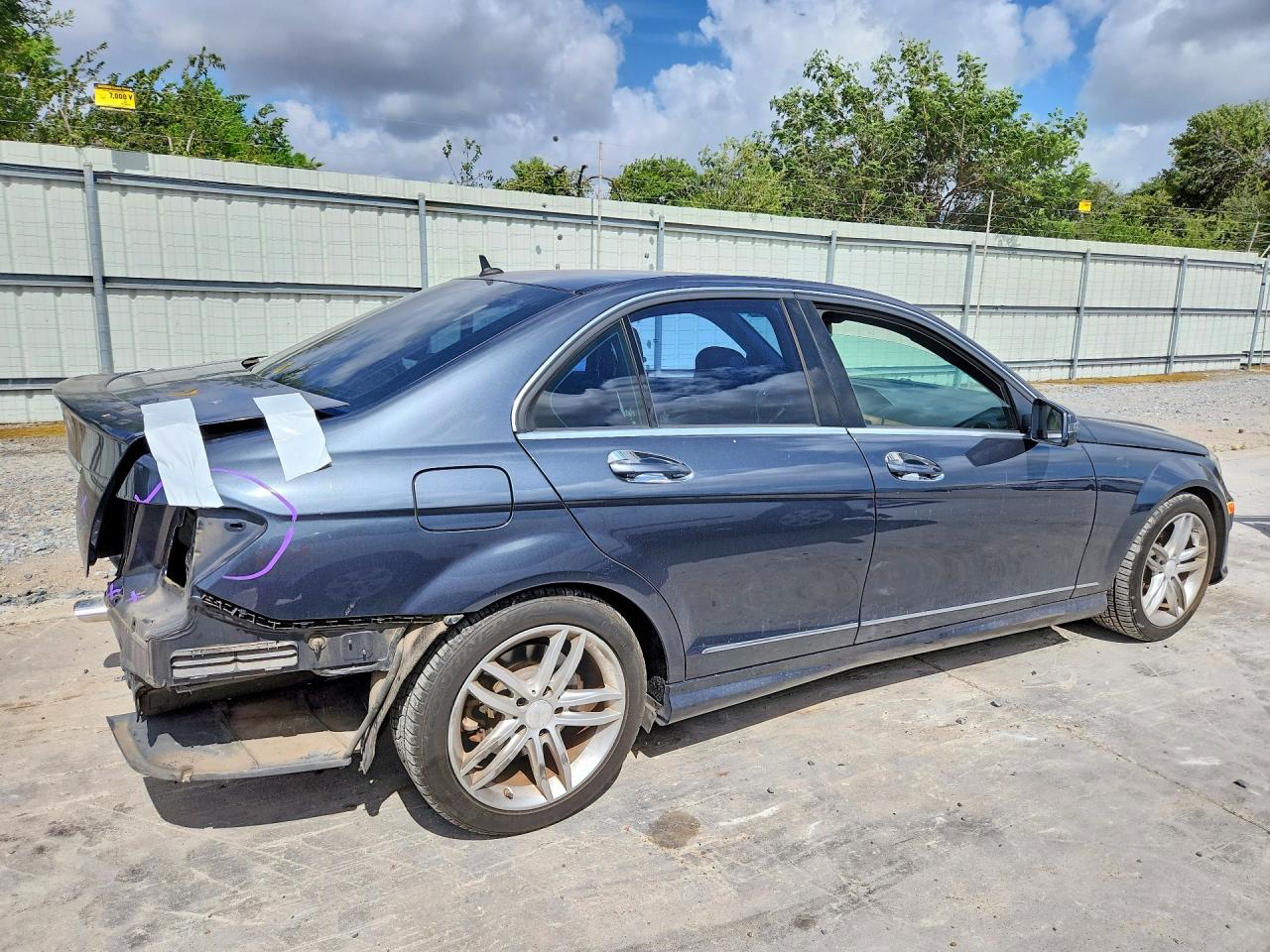 WDDGF4HB8EG237608 · 2014 MERCEDES-BENZ C · 3/13