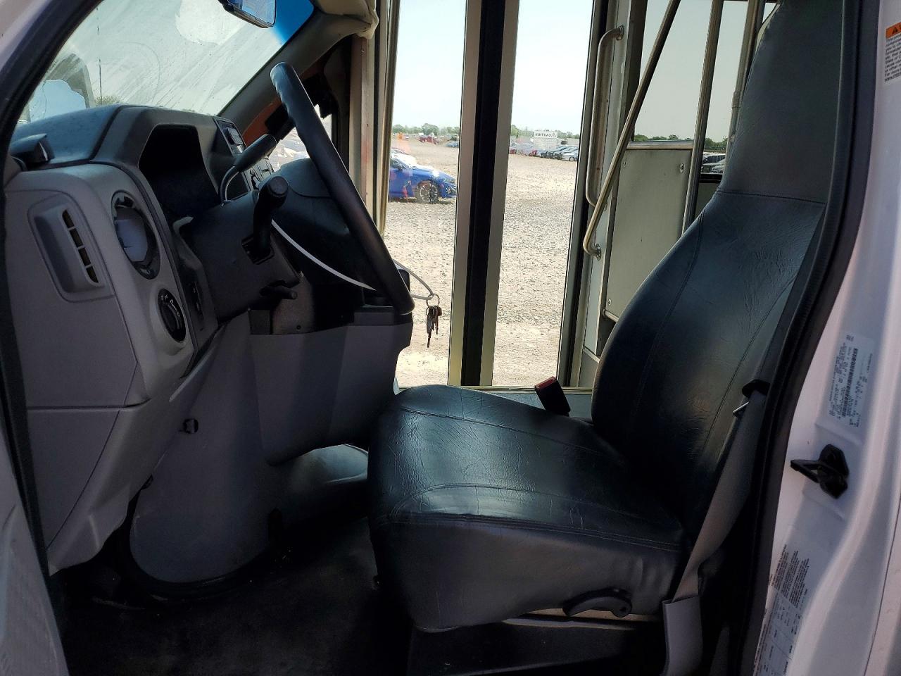 1FDEE3FS2KDC19132 · 2019 FORD E350 · 7/14