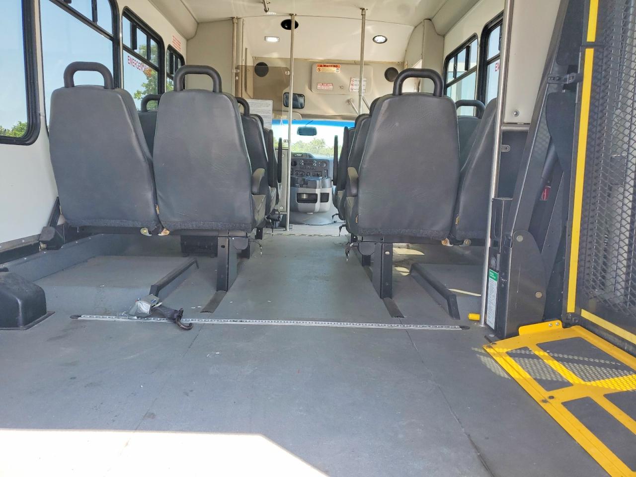 1FDEE3FS2KDC19132 · 2019 FORD E350 · 10/14