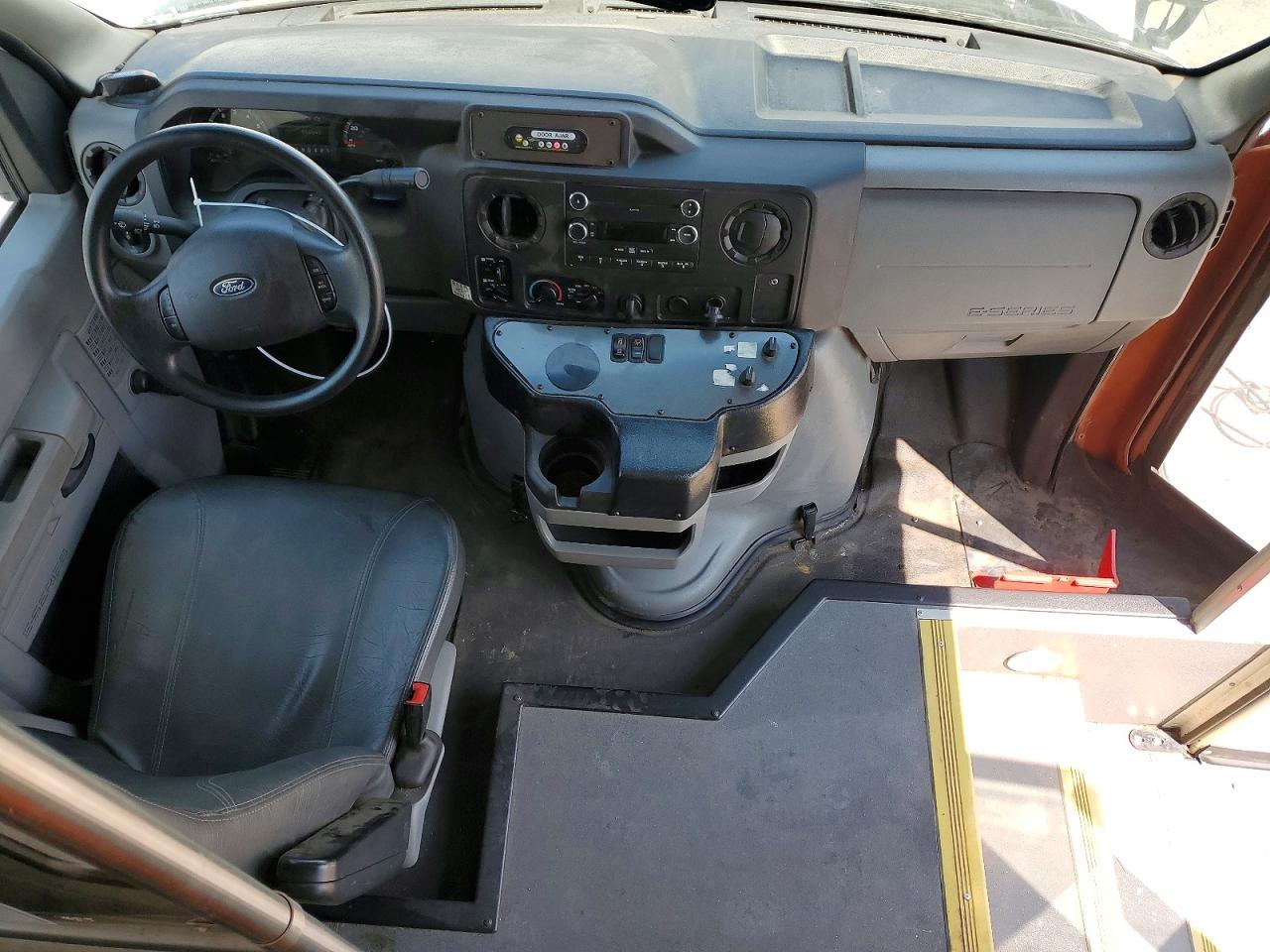 1FDEE3FS2KDC19132 · 2019 FORD E350 · 8/14