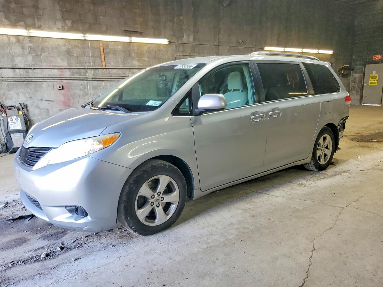 2014 TOYOTA SIENNA
