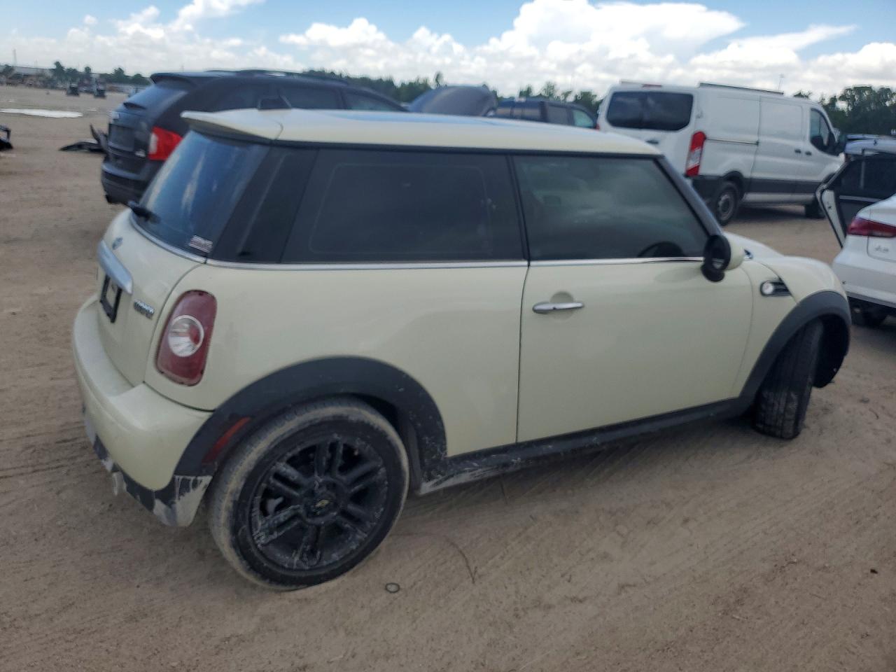WMWSU3C57CT186092 · 2012 MINI COOPER · 3/11