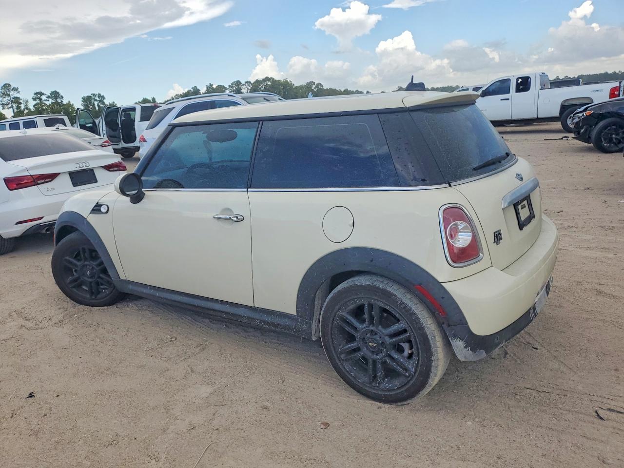 WMWSU3C57CT186092 · 2012 MINI COOPER · 2/11