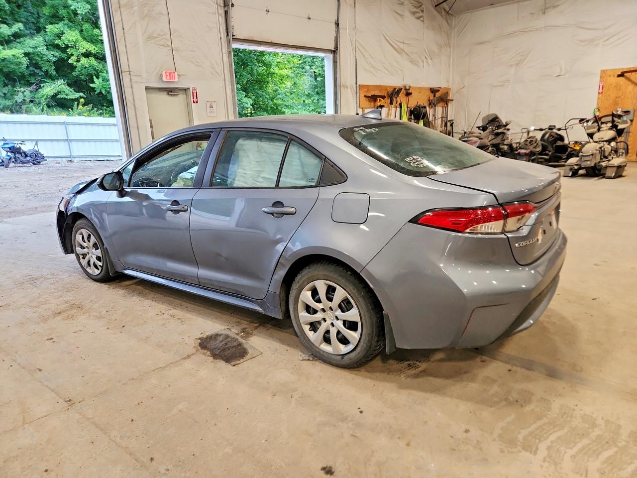 5YFEPMAE9NP285586 · 2022 TOYOTA COROLLA · 2/12