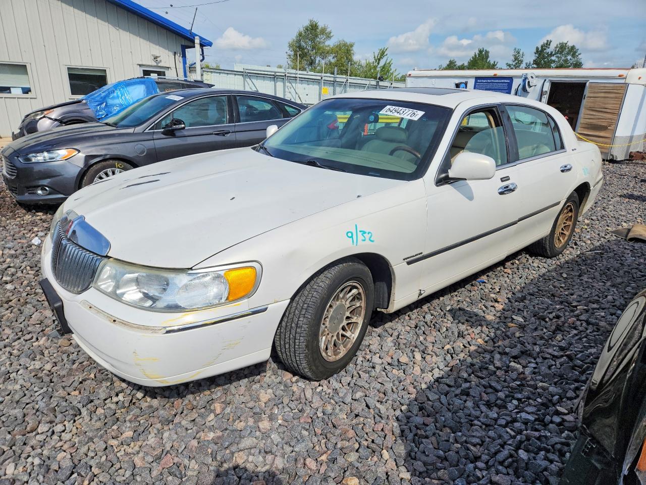 1LNHM82W92Y668130 · 2002 LINCOLN TOWN CAR