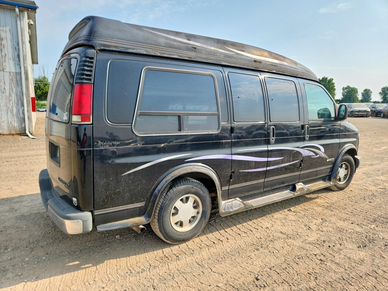 1GBFG15R6V1061457 · 1997 CHEVROLET EXPRESS G1500 · 3/13
