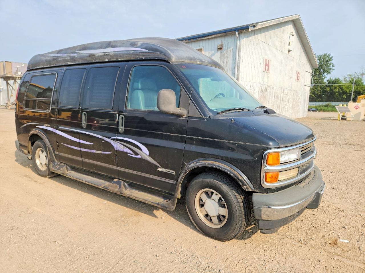 1GBFG15R6V1061457 · 1997 CHEVROLET EXPRESS G1500 · 4/13
