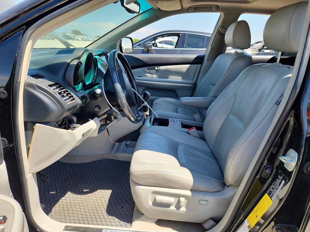 JTJGW31U260001219 · 2006 LEXUS RX · 7/13