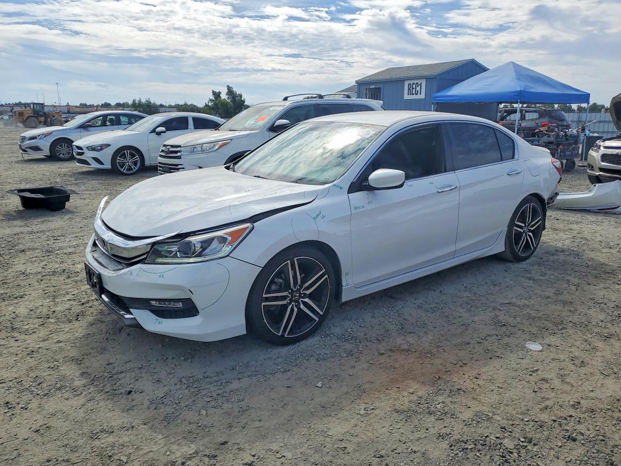 1HGCR2F18HA138620 · 2017 HONDA ACCORD