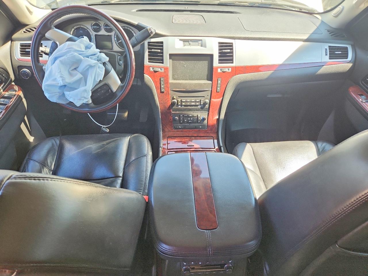 1GYS4CEF2BR194289 · 2011 CADILLAC ESCALADE · 8/14