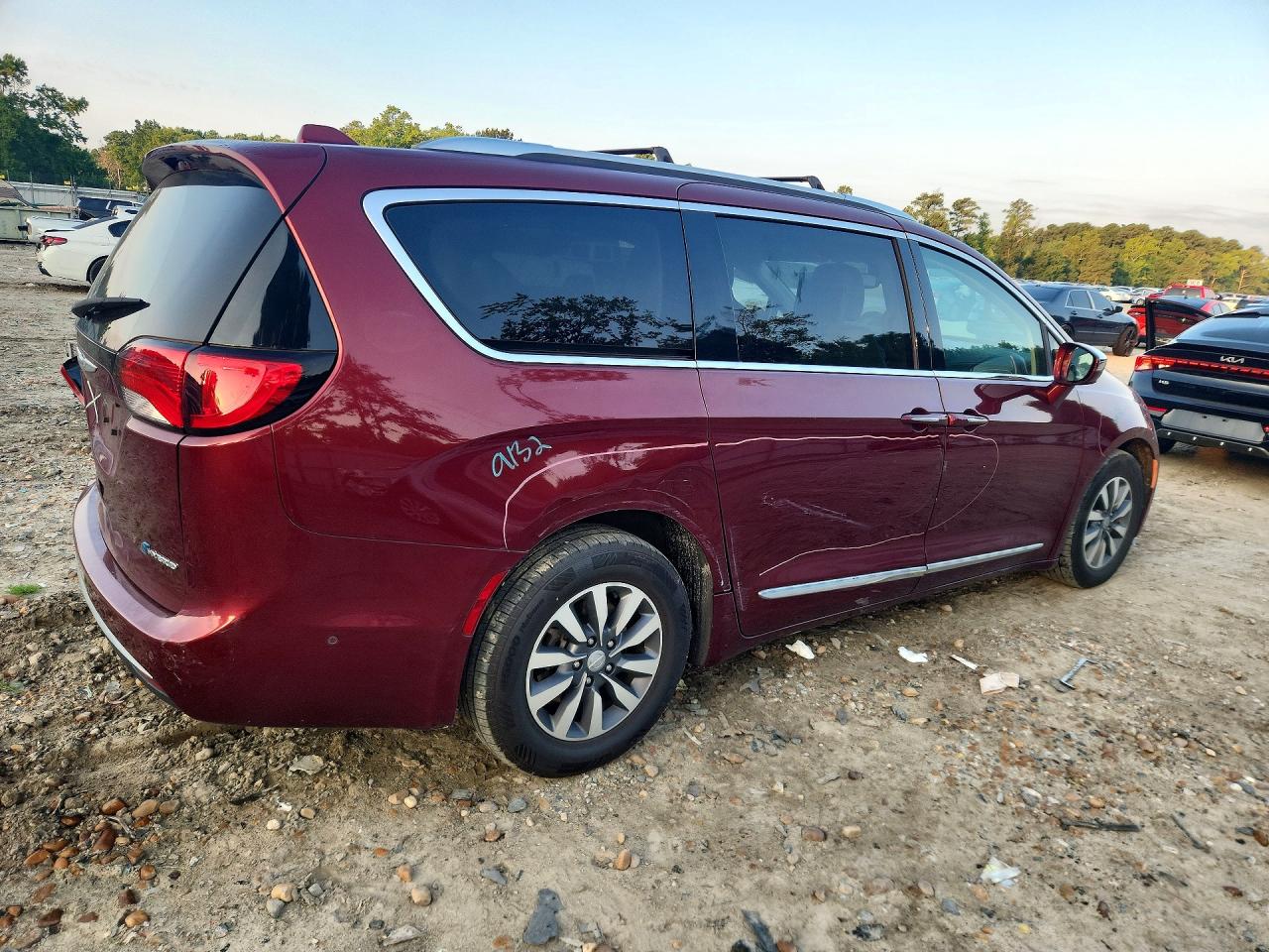 2C4RC1N78LR146778 · 2020 CHRYSLER PACIFICA · 3/13