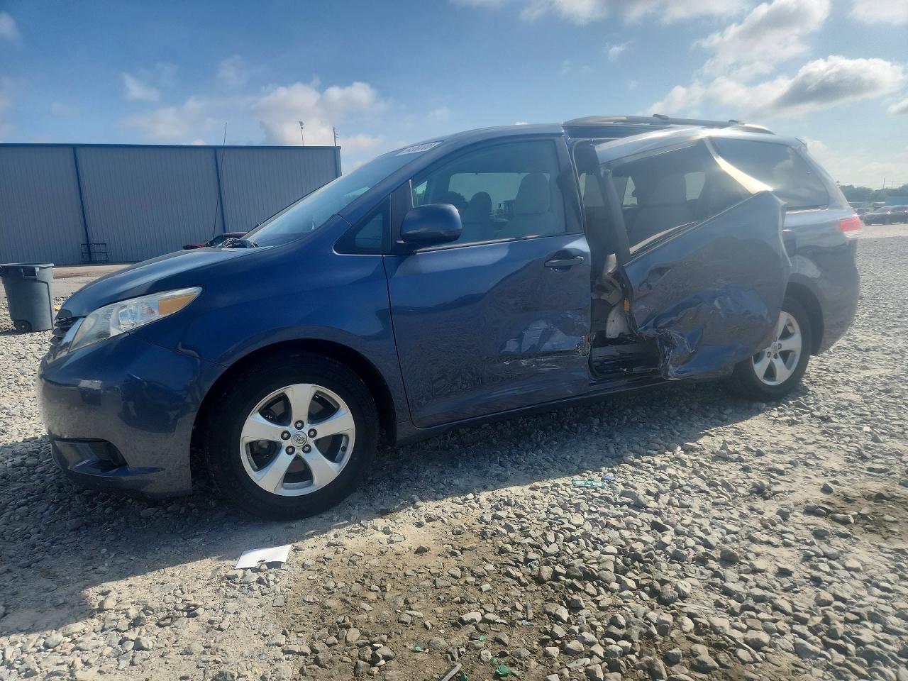 5TDKK3DCXES451885 · 2014 TOYOTA SIENNA